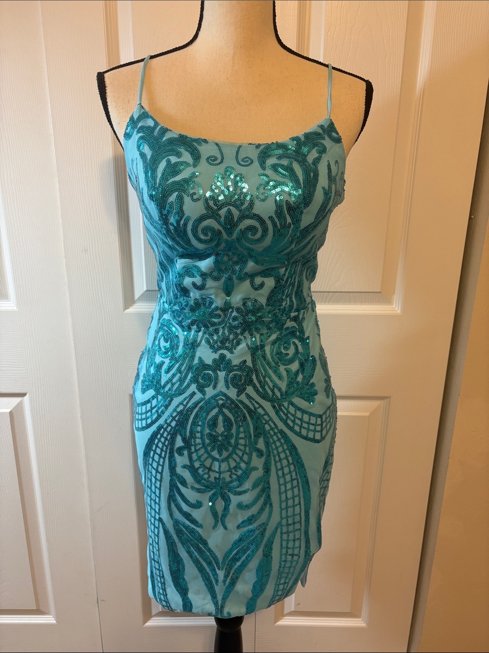 NWT Turquoise Sequined Bodycon Mini Dress w/ Strappy Back – Size 4.